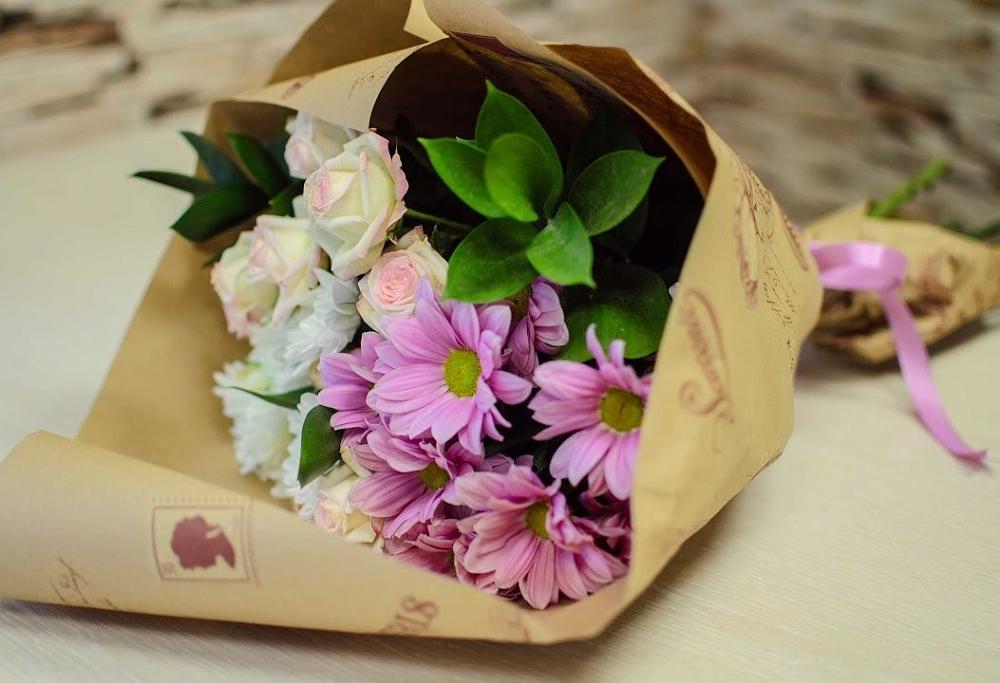 Букет цветов из: Розы и Хризантемы в Дровяной