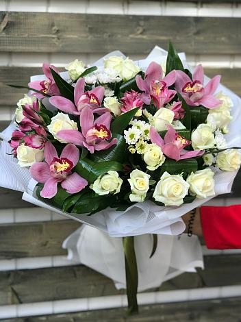 Букет цветов из: Розы и Хризантемы в Дровяной