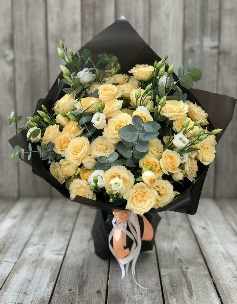 Букет цветов из: Розы и Лизиантусы в Дровяной