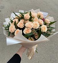 Букет Кремовые розы Латте в Дровяной