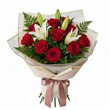 Букет цветов из:  Лилии и Розы в Дровяной