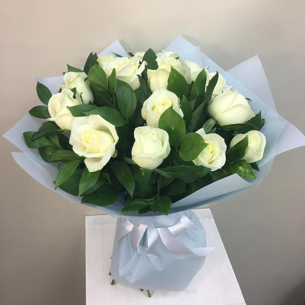 Букет 15 Белых роз Проуд в Дровяной