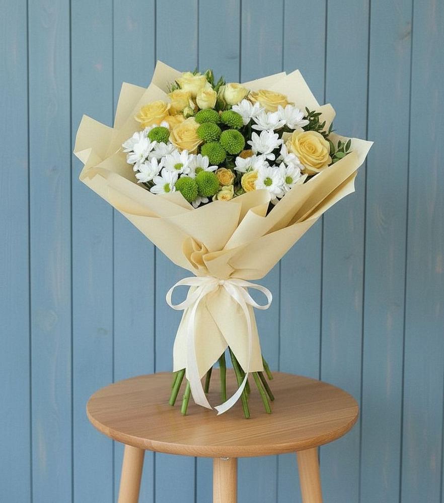 Букет цветов из: Хризантемы и Розы в Дровяной