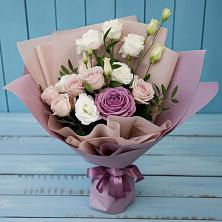 Букет цветов из:  Розы и Лизиантусы в Дровяной