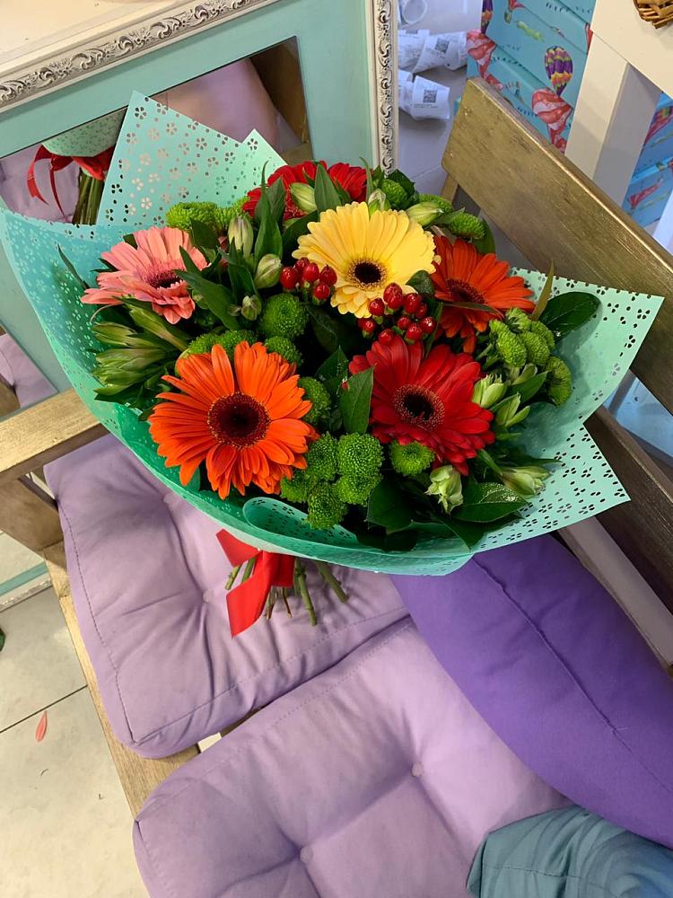 Букет цветов из: Герберы, Хризантемы и Альстромерии в Дровяной