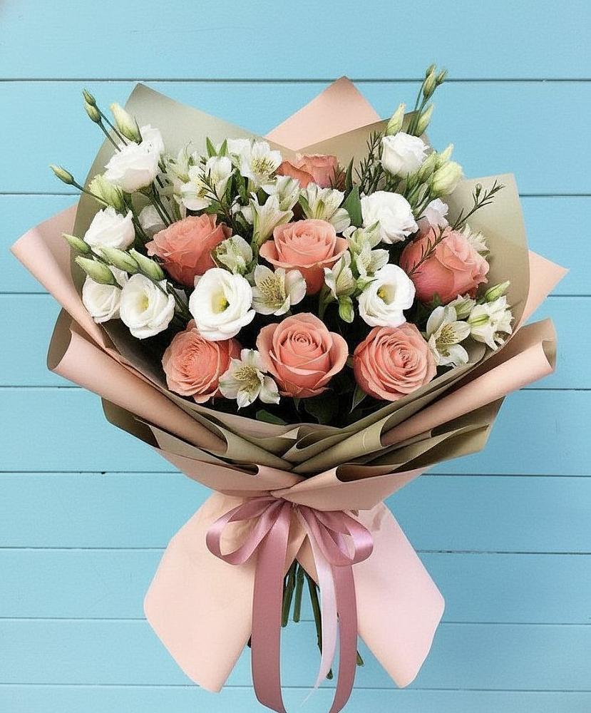 Букет цветов из: Розы, Альстромерии и Лизиантусы в Дровяной