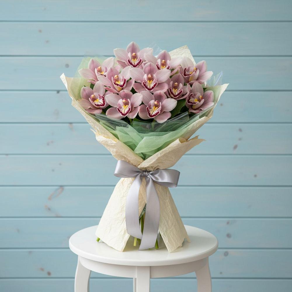 Букет цветов из: Орхидеи и Розы в Дровяной