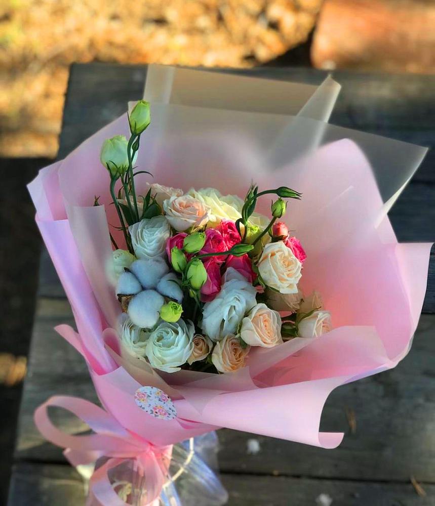 Букет цветов из: Розы и Лизиантусы в Дровяной