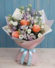 Букет цветов из:  Лизиантусы, Розы, Альстромерии и Гипсофила в Дровяной