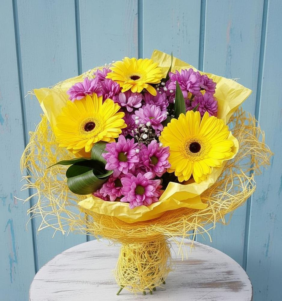 Букет цветов из: Хризантемы и Герберы в Дровяной
