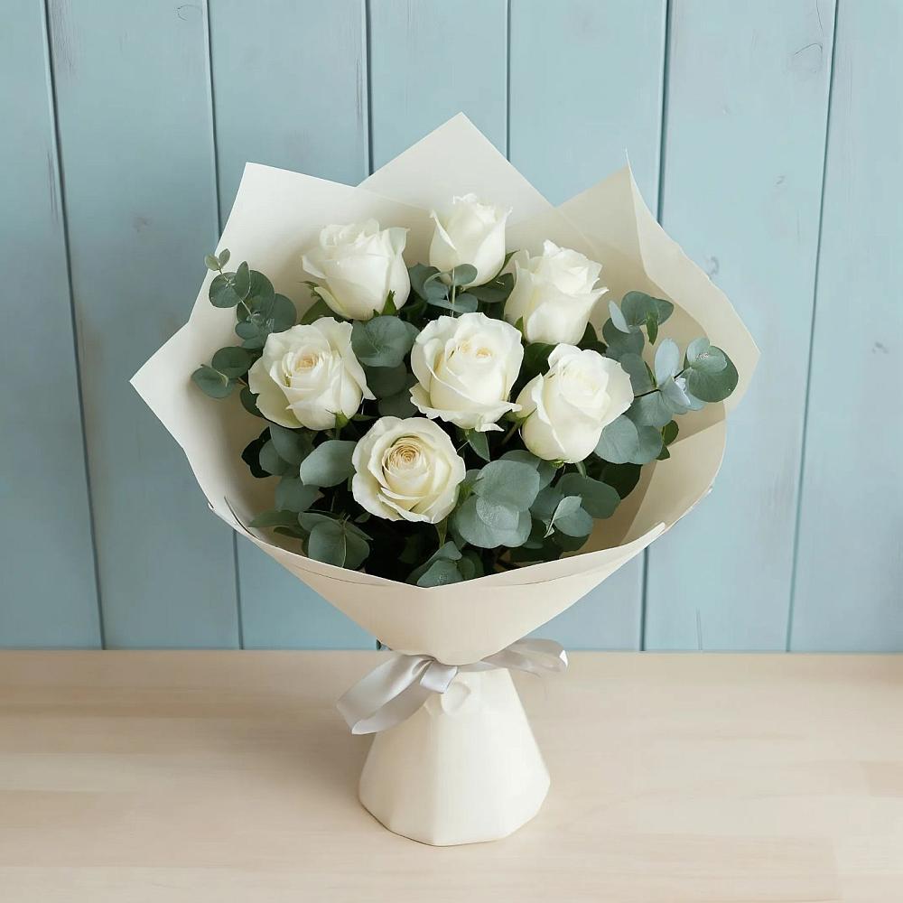 Букет Белые розы в Эвкалипте в Дровяной