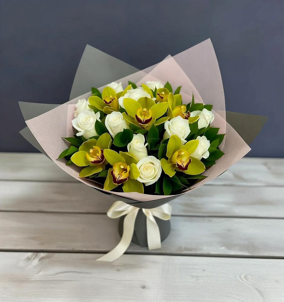 Букет цветов из: Орхидеи и Розы в Дровяной