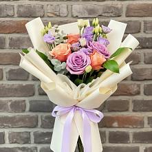 Букет цветов из:  Лизиантусы и Розы #REPLACE_PRED# Дровяной