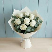 Букет Белые розы в Эвкалипте в Дровяной
