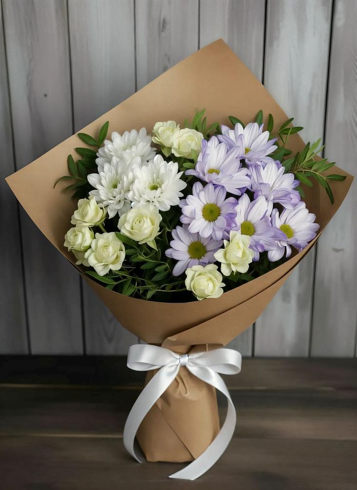 Букет цветов из: Хризантемы и Розы в Дровяной